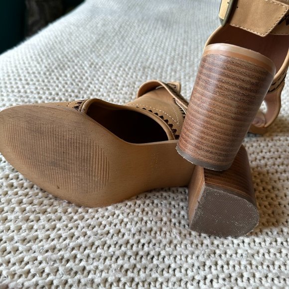 Very Volatile Odette Faux Leather Woven Tan Slingback Sandal Size 9 - Picture 8 of 8